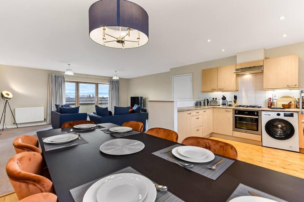 Large Group & Contractor Booking! Duplex W/Parking Milton Keynes Exterior photo