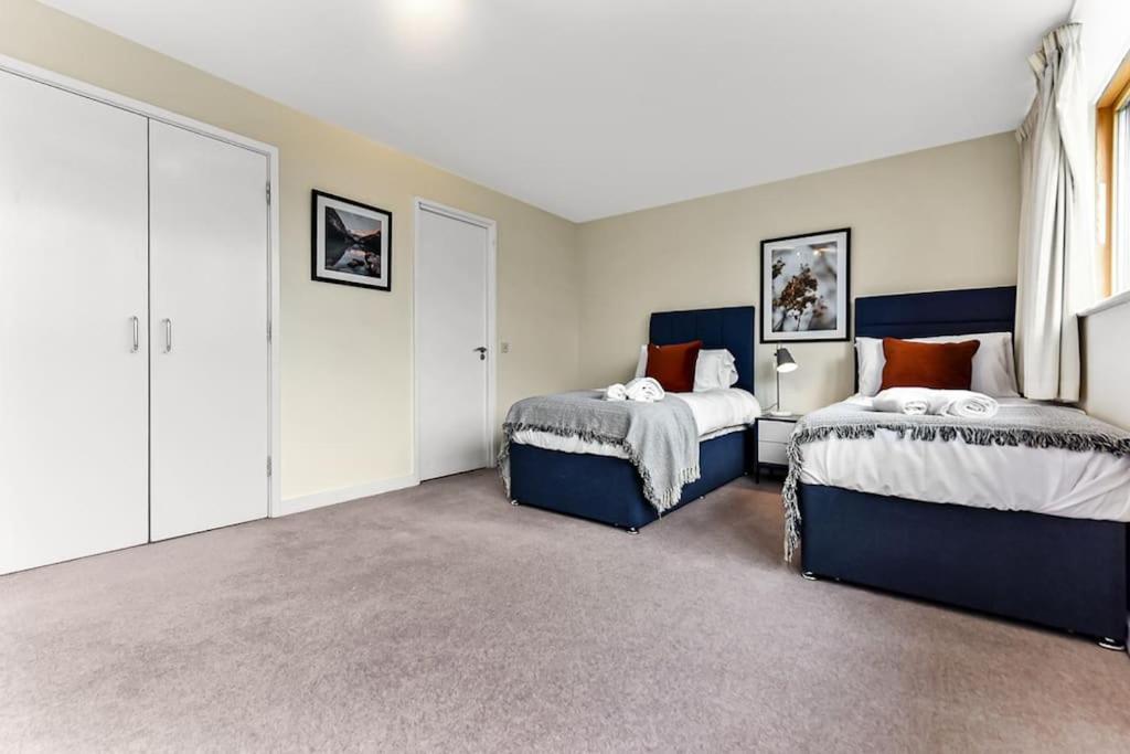 Large Group & Contractor Booking! Duplex W/Parking Milton Keynes Exterior photo
