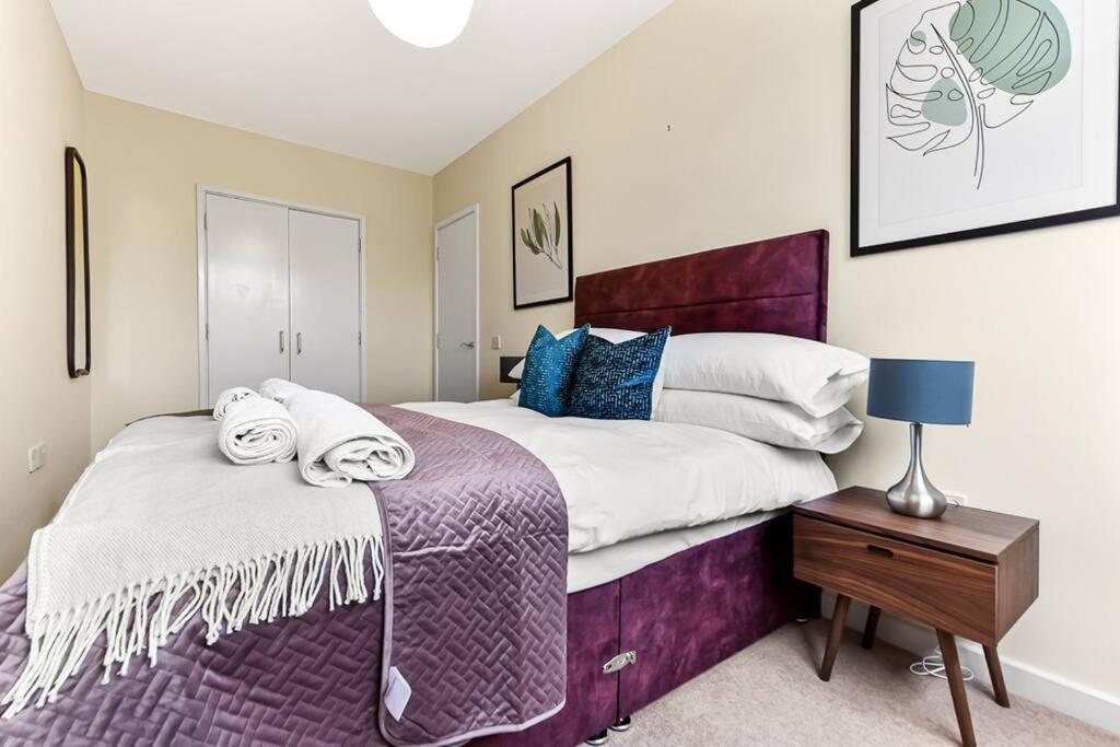 Large Group & Contractor Booking! Duplex W/Parking Milton Keynes Exterior photo