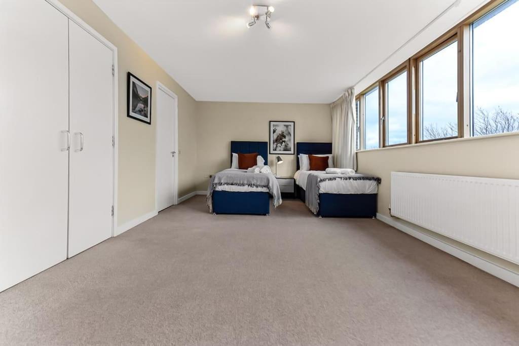 Large Group & Contractor Booking! Duplex W/Parking Milton Keynes Exterior photo